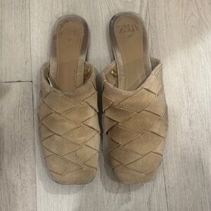 Zara Women's leather Beige Woven Mules